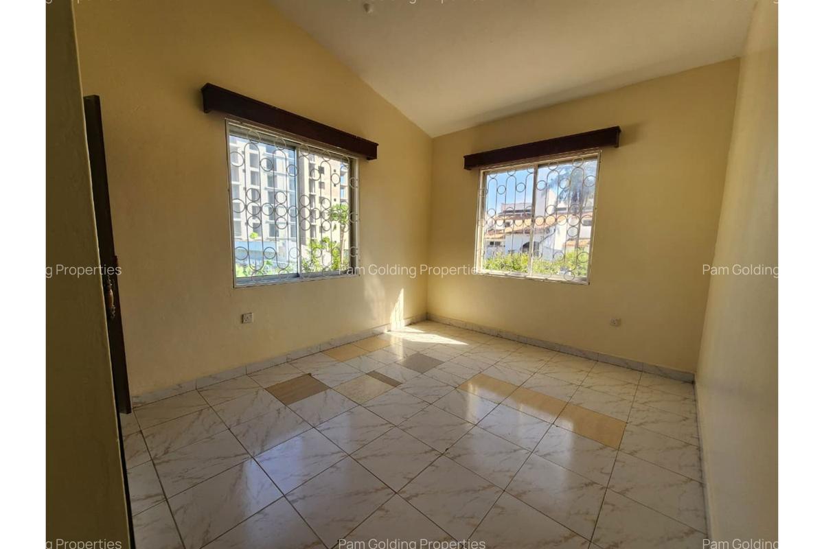 4 Bed Townhouse with En Suite in Nyali Area - 6