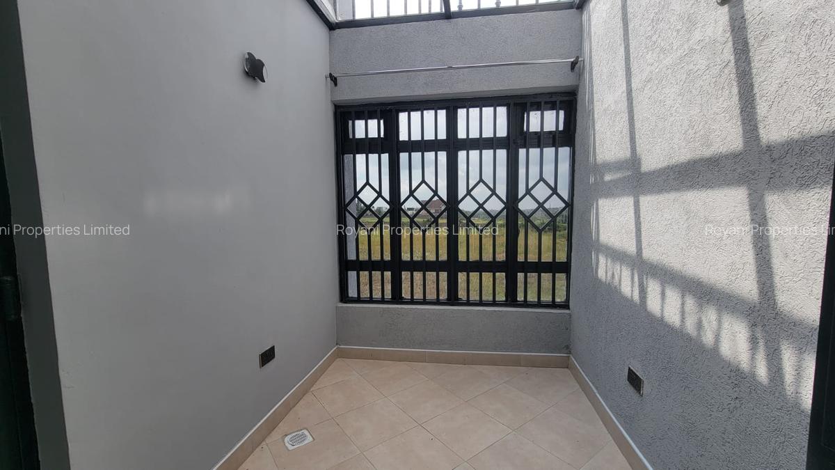 6 Bed House with En Suite in Membley - 8