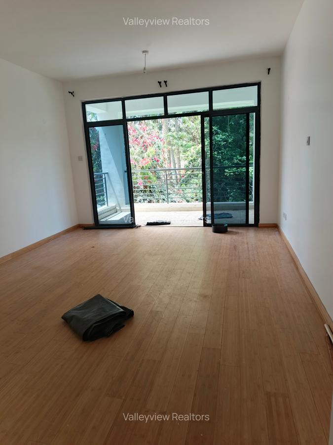 4 Bed Townhouse with En Suite at Lavington - 6