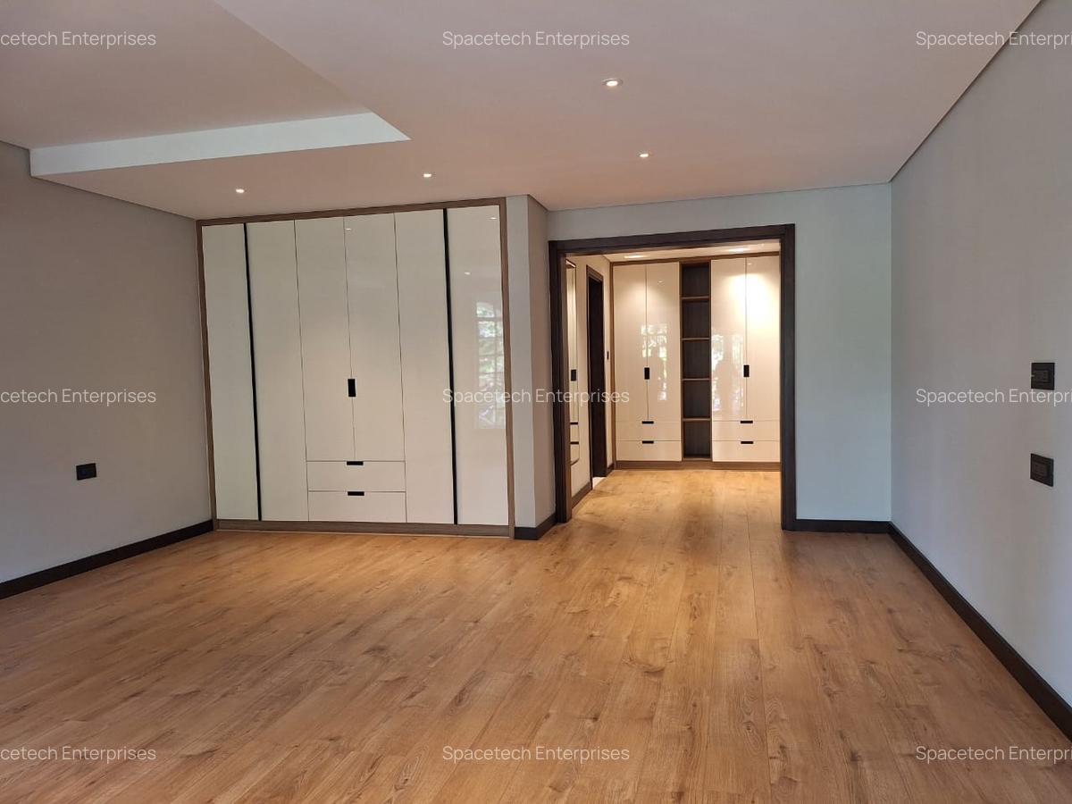 5 Bed House with En Suite in Runda - 9