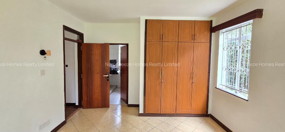 4 Bed House with En Suite in Runda - 16