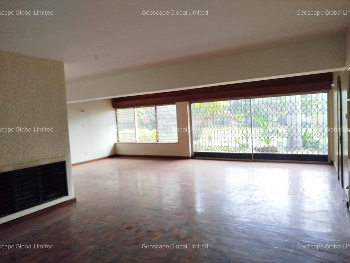 7 Bed House with En Suite in Lavington - 10