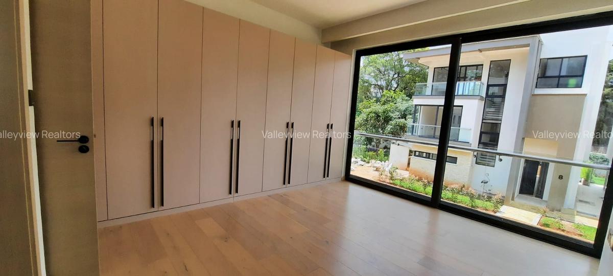4 Bed Townhouse with En Suite at Lavington - 12