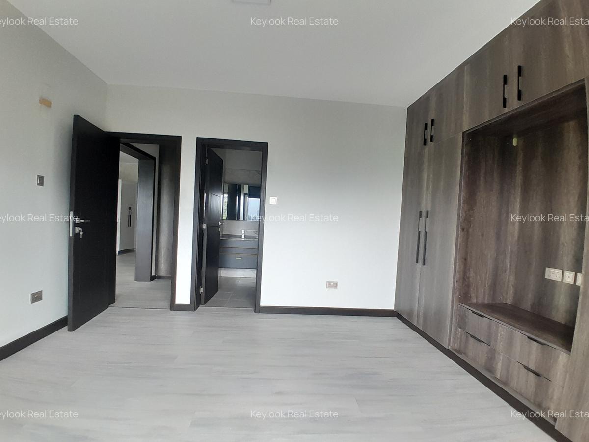 2 Bed Apartment with En Suite at Riverside Drive - 5