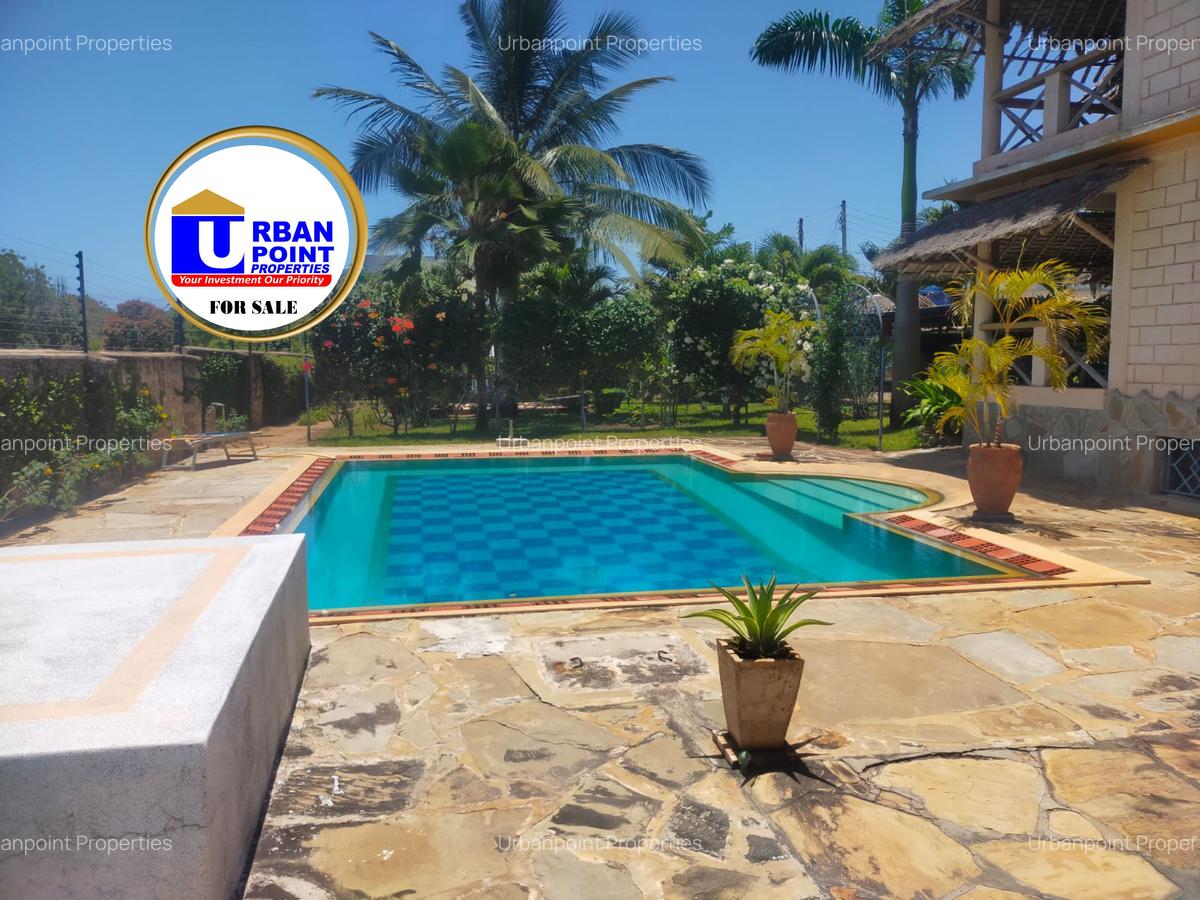 6 Bed Villa with En Suite in Nyali Area - 2