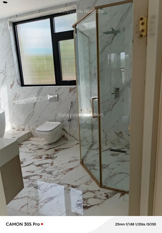 5 Bed Townhouse with En Suite at Lavington - 16