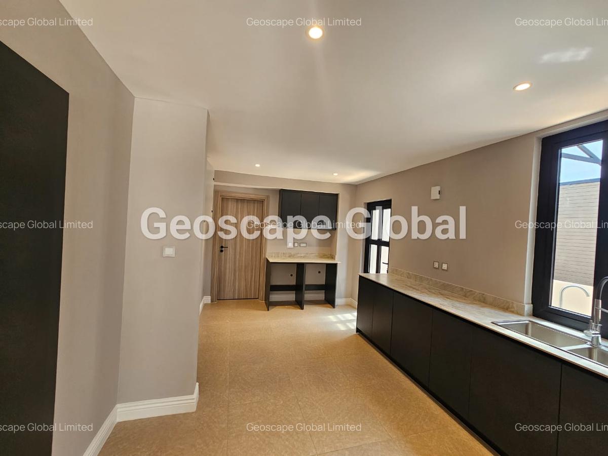 4 Bed House with En Suite in Runda - 11