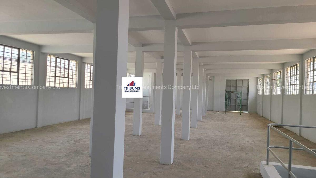 6,000 ft² Warehouse with Fibre Internet in Industrial Area - 2