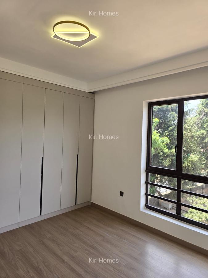 3 Bed Apartment with En Suite in Riverside - 10