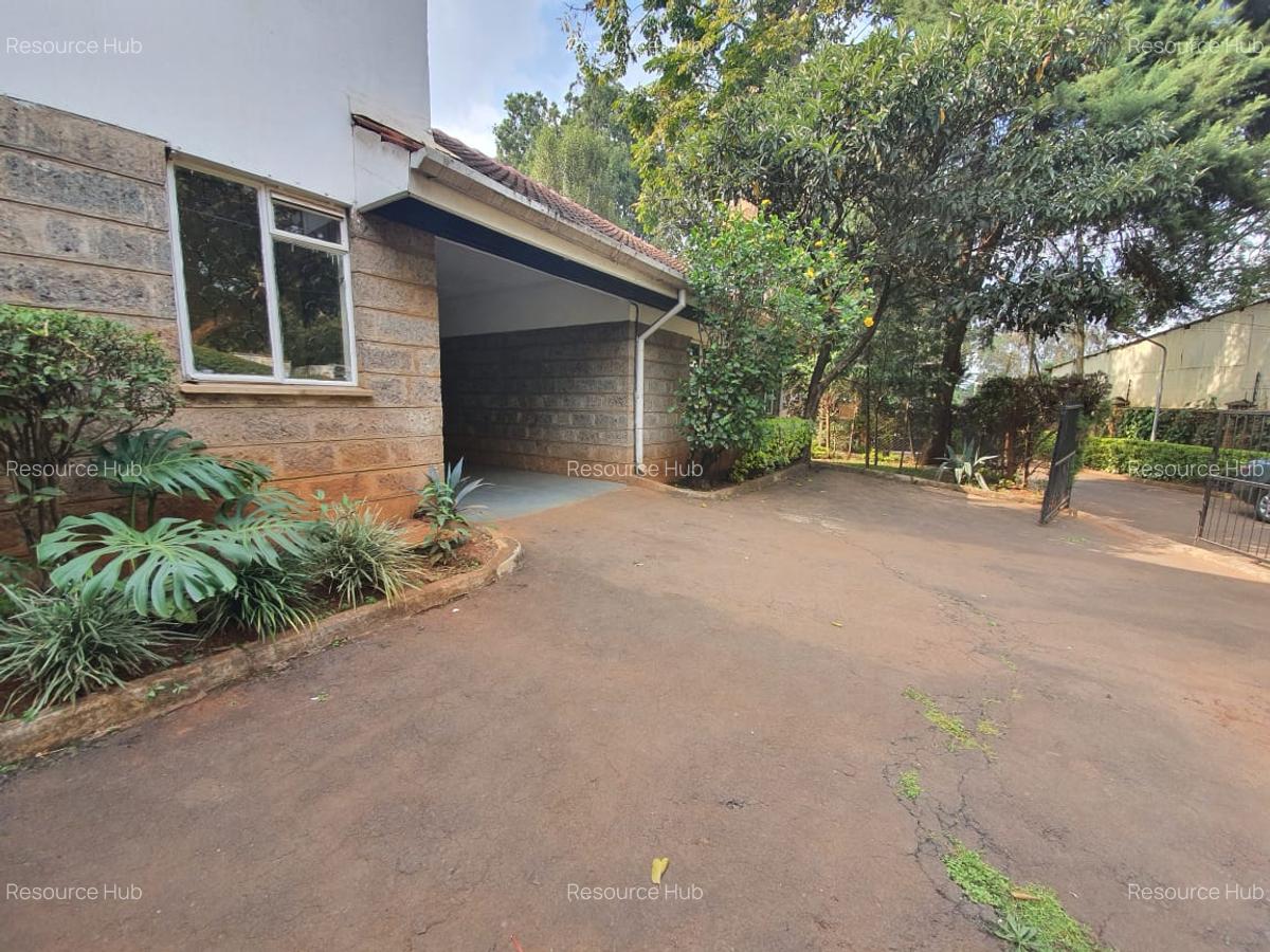 4 Bed Townhouse with En Suite at Lavington - 2