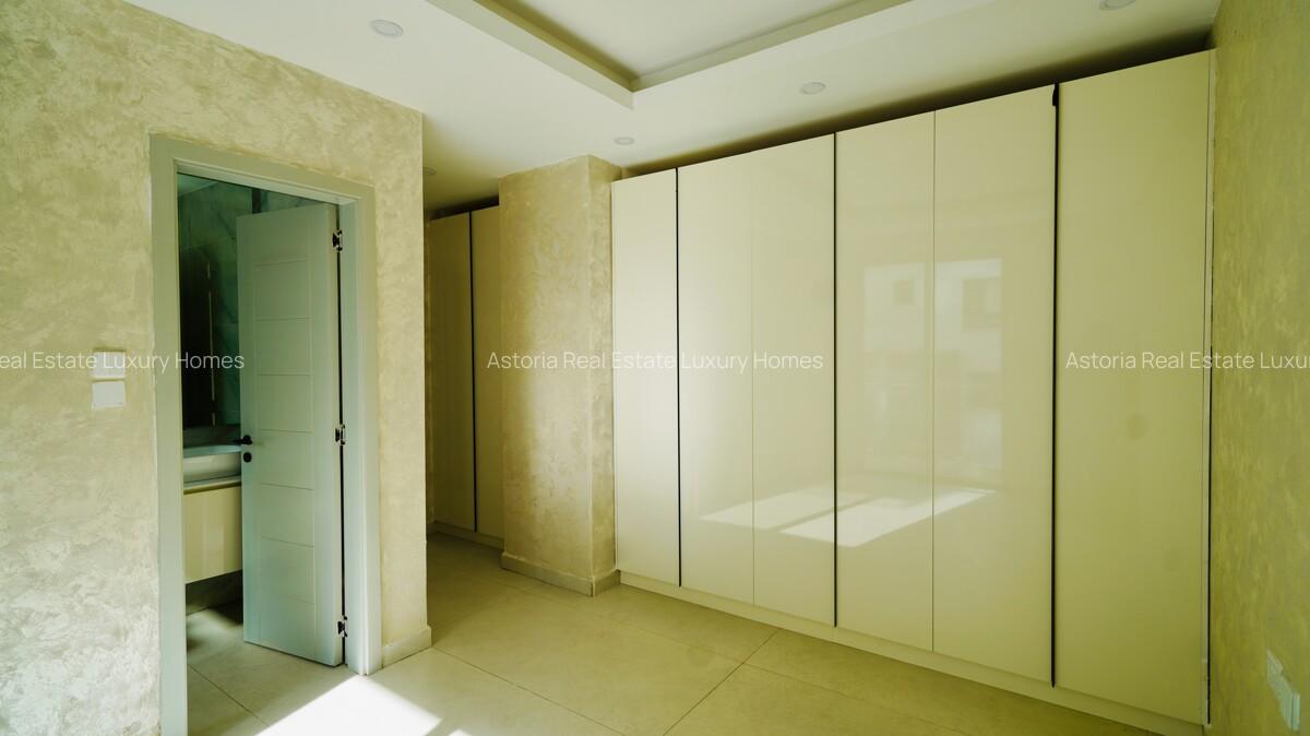 4 Bed Apartment with En Suite at 2026-510 - 1