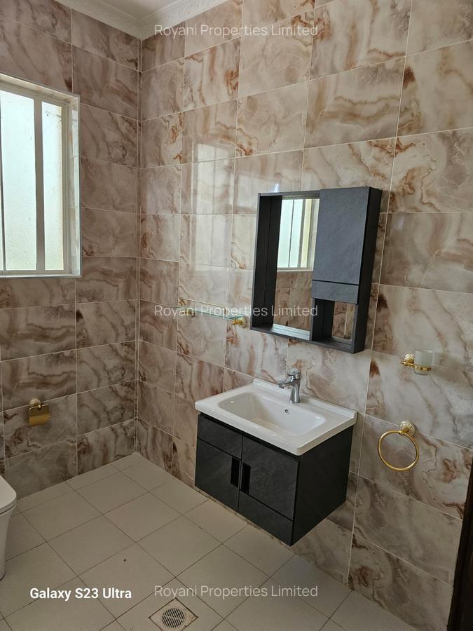 4 Bed House with En Suite in Kamakis - 12