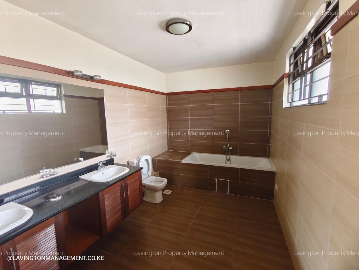 5 Bed Townhouse with En Suite at Lavington Green - 19