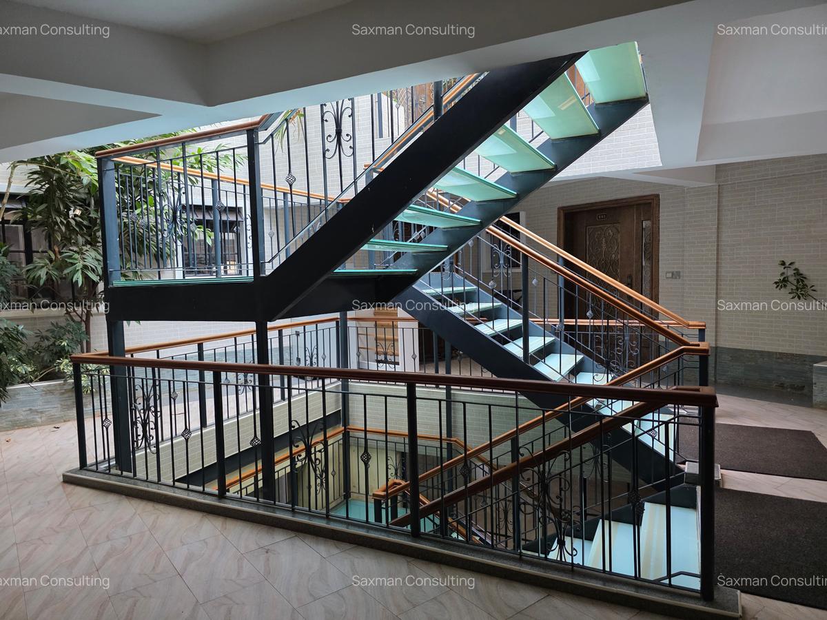 2 Bed Apartment with En Suite in Nyari - 5