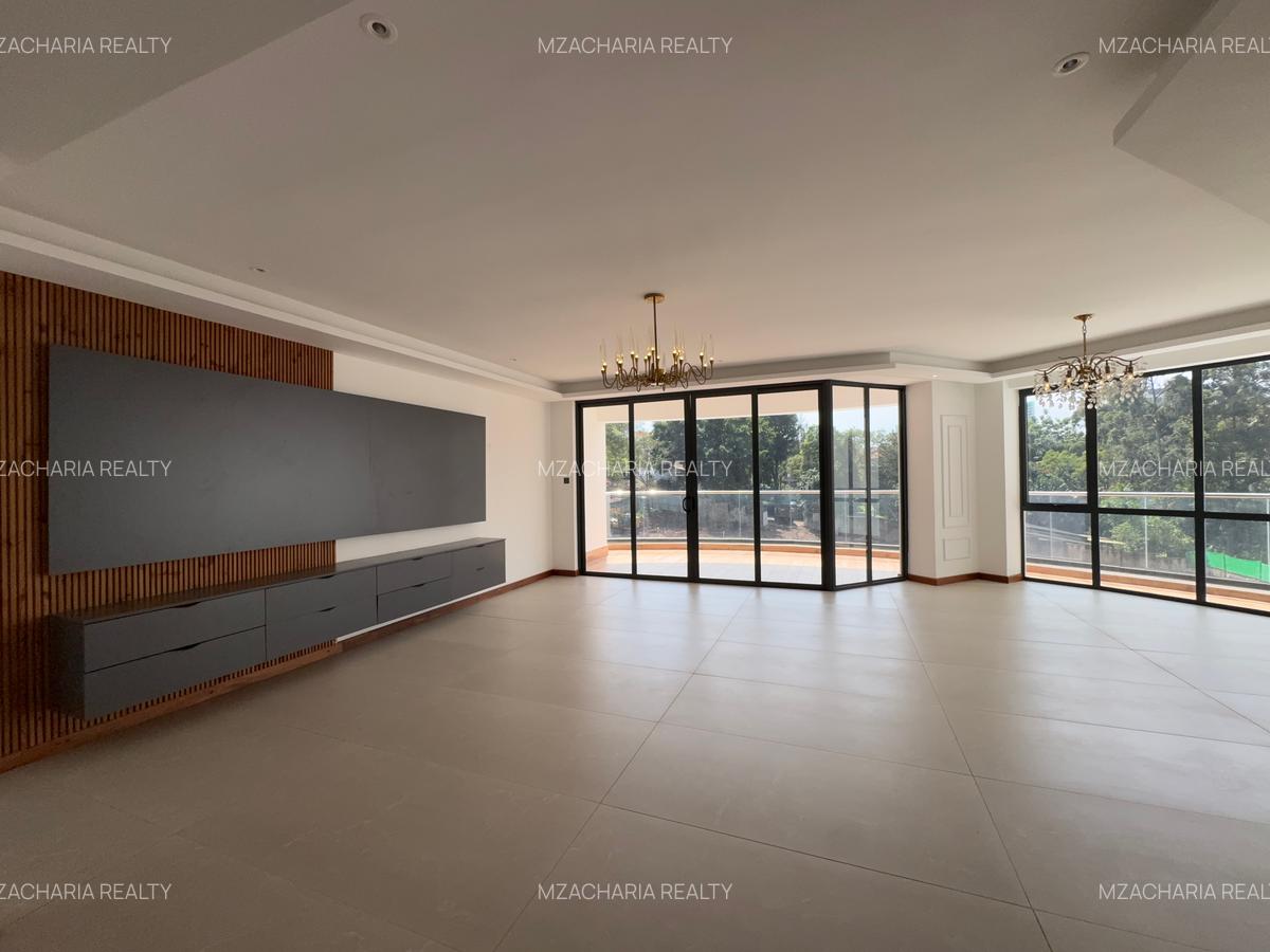 3 Bed Apartment with En Suite in Riverside - 19