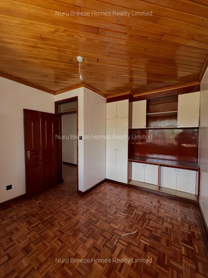 4 Bed Townhouse with En Suite in Lavington - 9