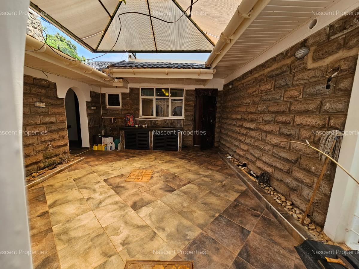 4 Bed House with En Suite in Runda - 12