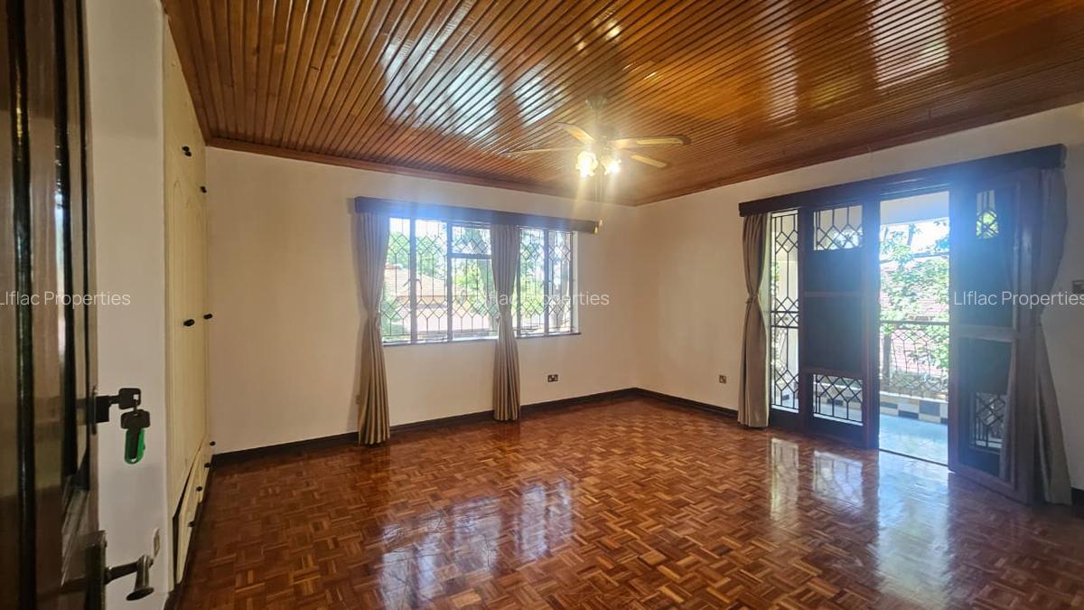 5 Bed House with En Suite in Runda - 9