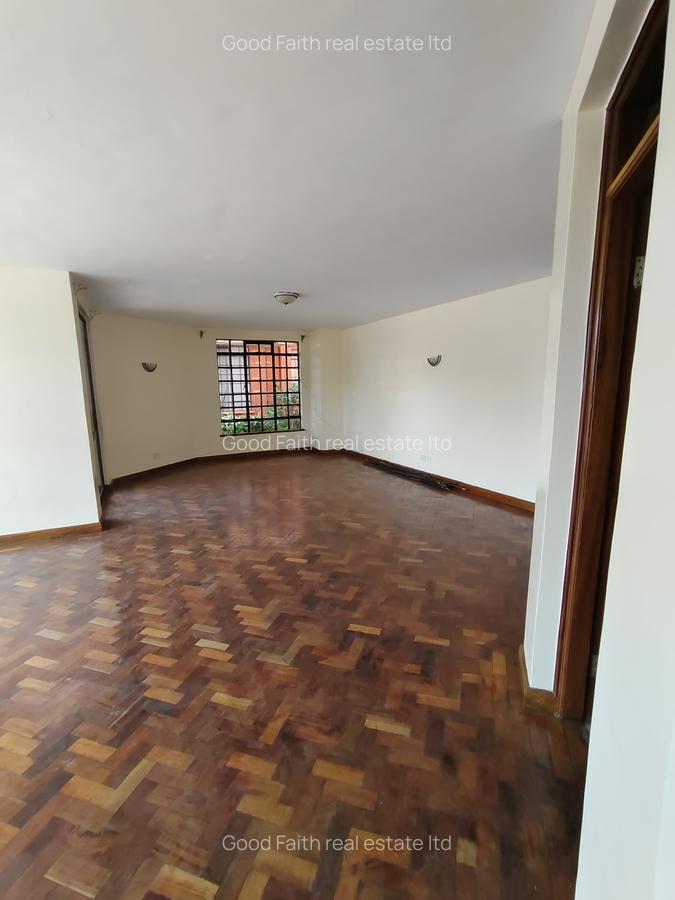 3 Bed Apartment with En Suite in State House - 18