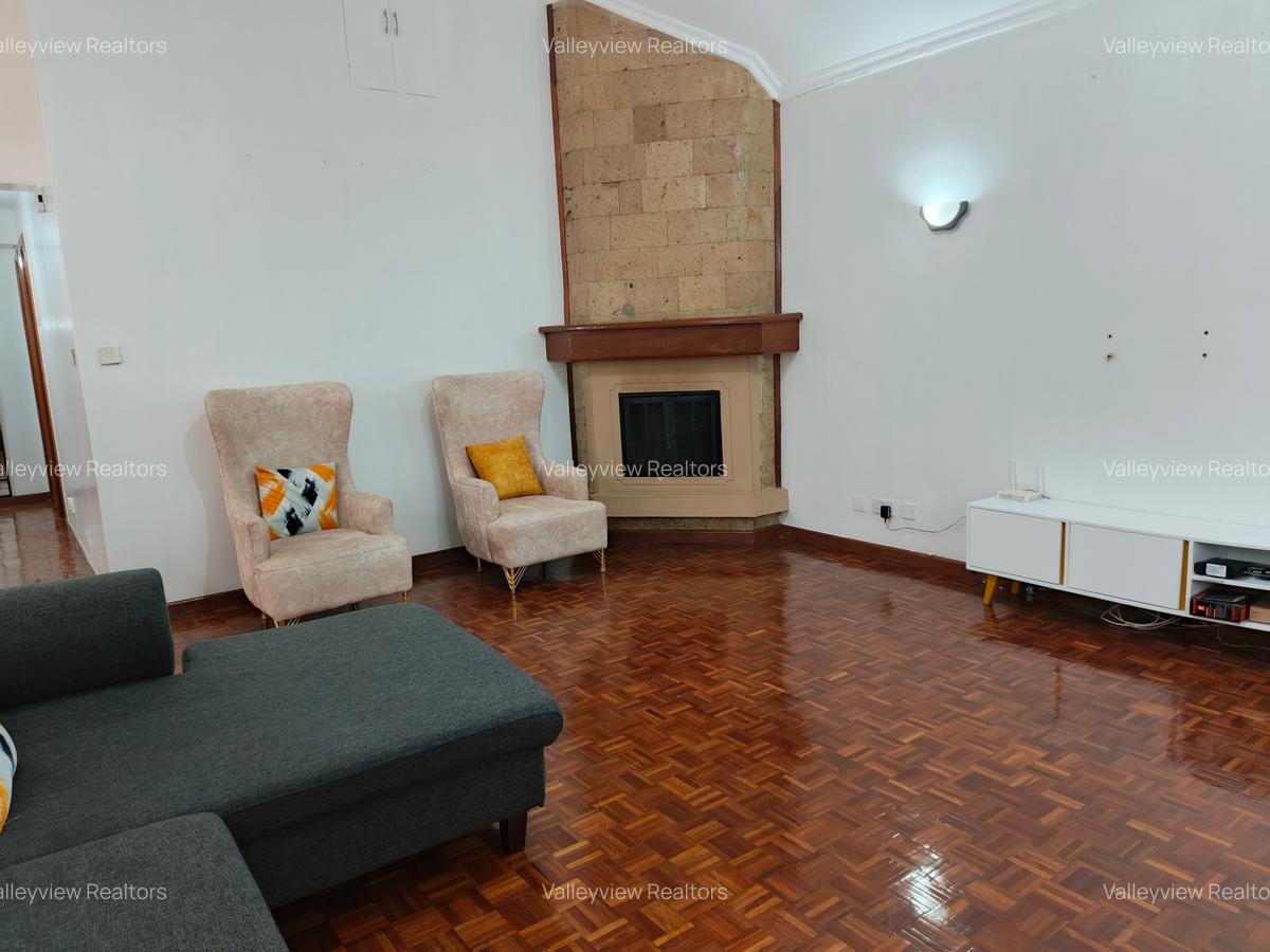 3 Bed Villa with En Suite at Lavington - 2