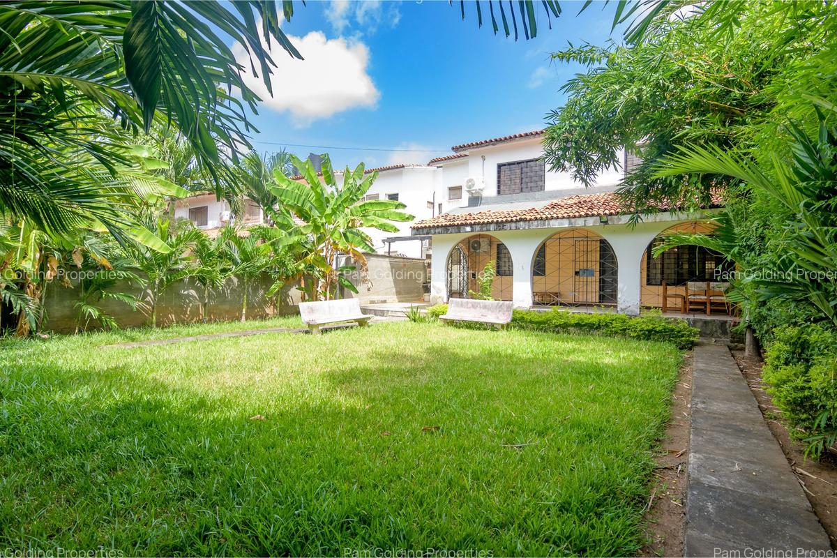 5 Bed Townhouse with Garden in Nyali Area - 18
