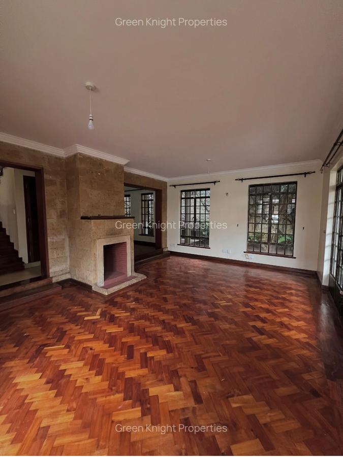 4 Bed House with En Suite in Spring Valley - 1