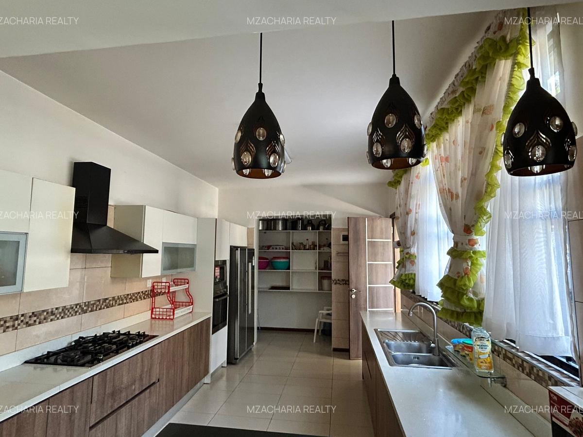 4 Bed Townhouse with En Suite in Ridgeways - 7