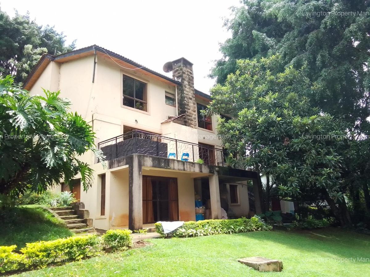4 Bed House with En Suite at Lavington - 3