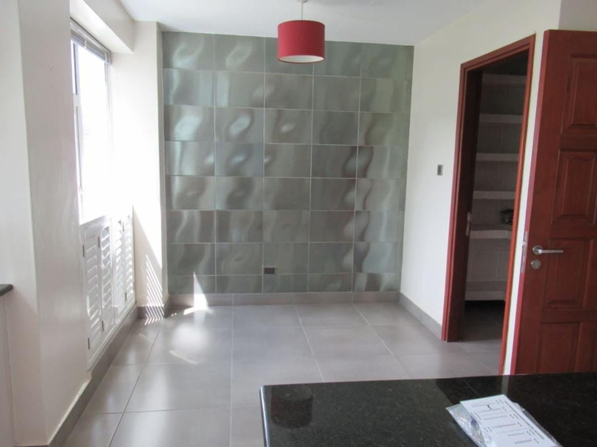 3 Bed Apartment with En Suite in Riverside - 12