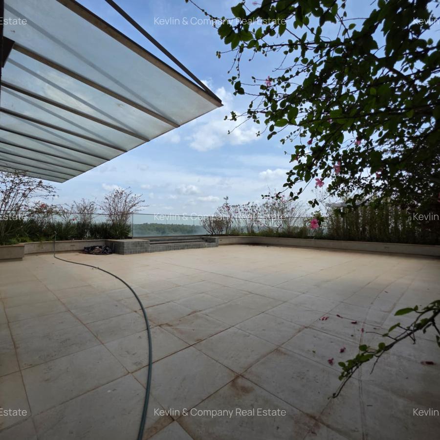 4 Bed Apartment with En Suite in Parklands - 2