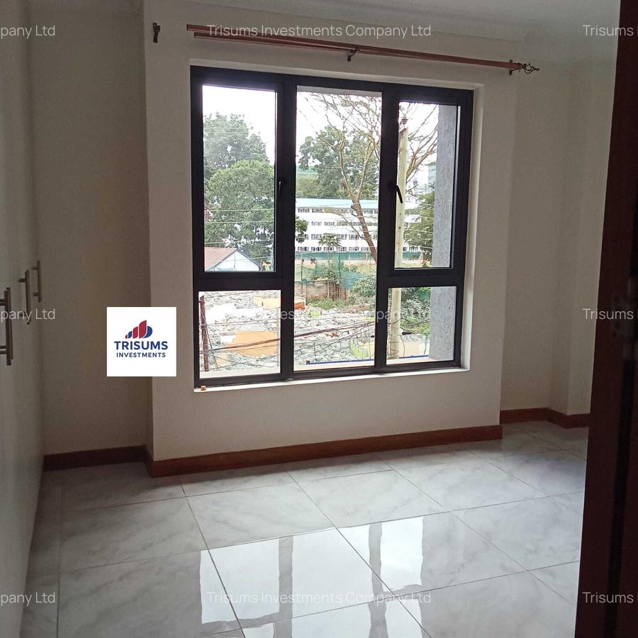 2 Bed Apartment with En Suite in Brookside - 9
