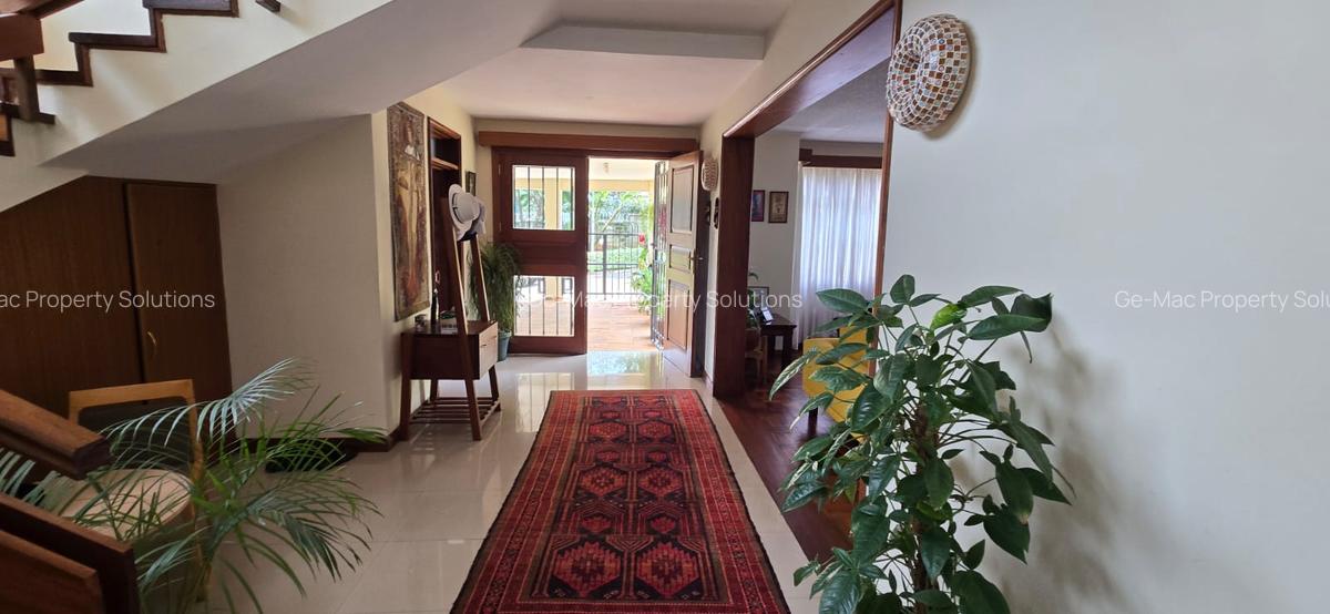 5 Bed House with En Suite in Lavington - 19