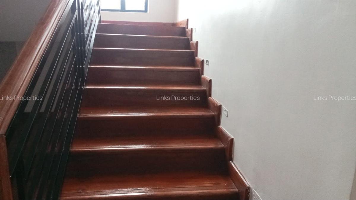 5 Bed Townhouse with En Suite at Karen - 10