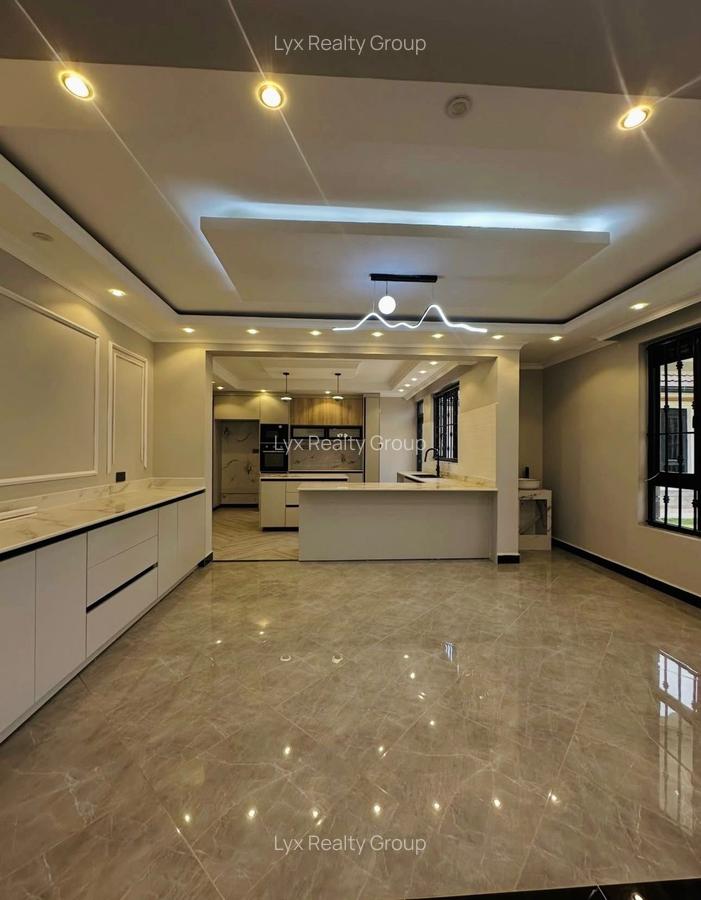 5 Bed Villa with En Suite in Runda - 4