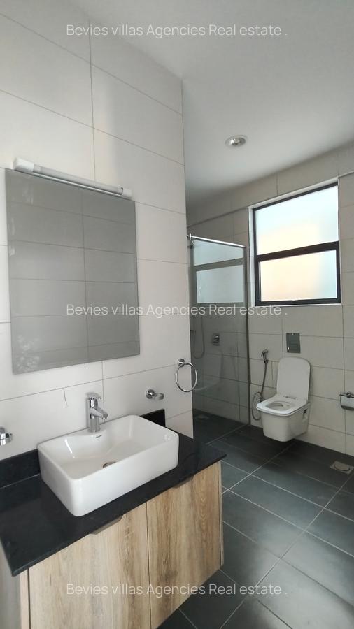 4 Bed Apartment with En Suite at Parklands - 12