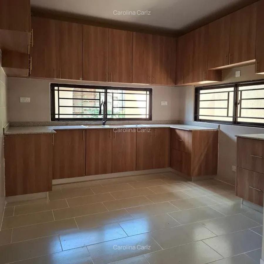 4 Bed Townhouse with En Suite at Westlands - 6