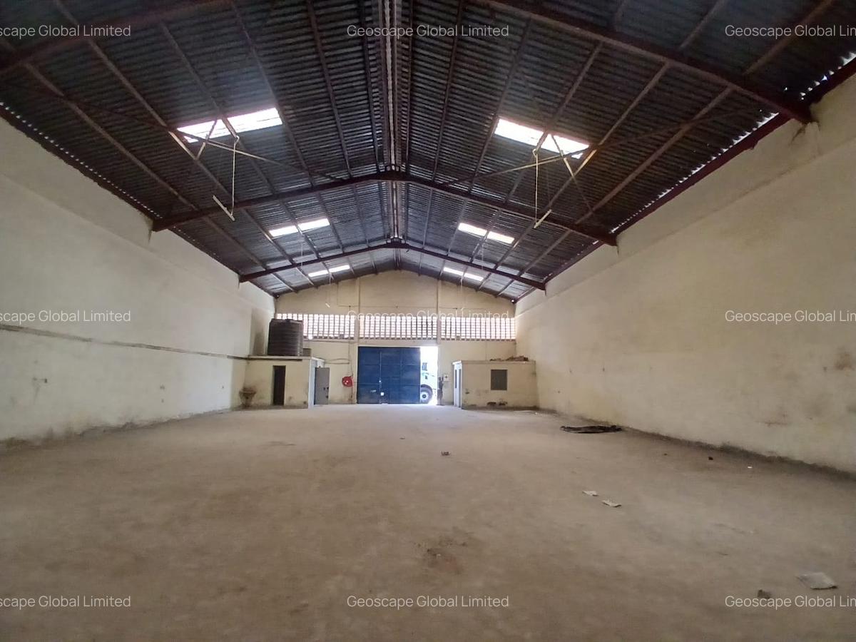 5,000 ft² Warehouse with Parking in Industrial Area - 2