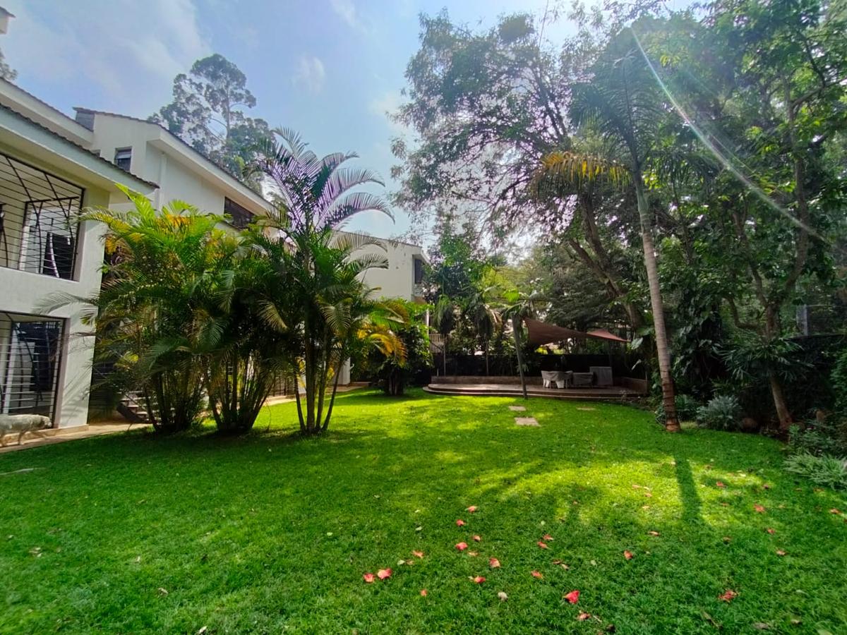 5 Bed Townhouse with En Suite in Westlands Area - 16