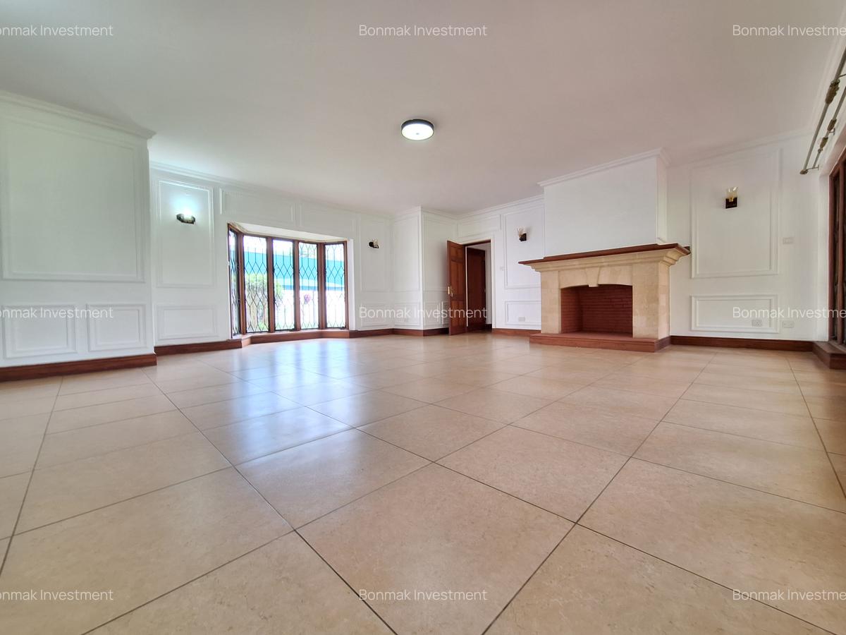 5 Bed Villa with En Suite at Un Avenue - 7