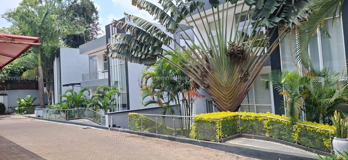 4 Bed Townhouse with En Suite in Spring Valley - 1