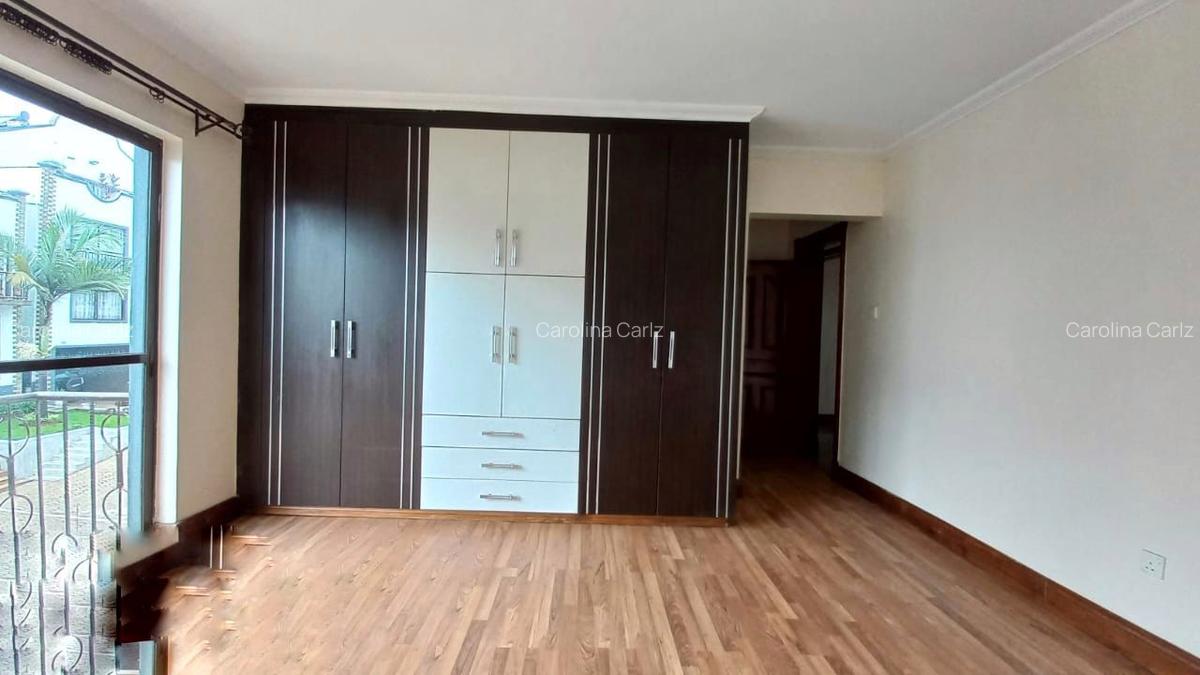 4 Bed Townhouse with En Suite at Broo - 13