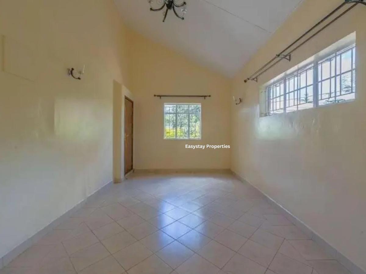 4 Bed House with En Suite in Lavington - 5