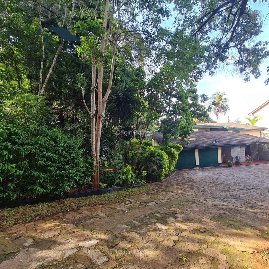 5 Bed House with En Suite at Lavington - 7