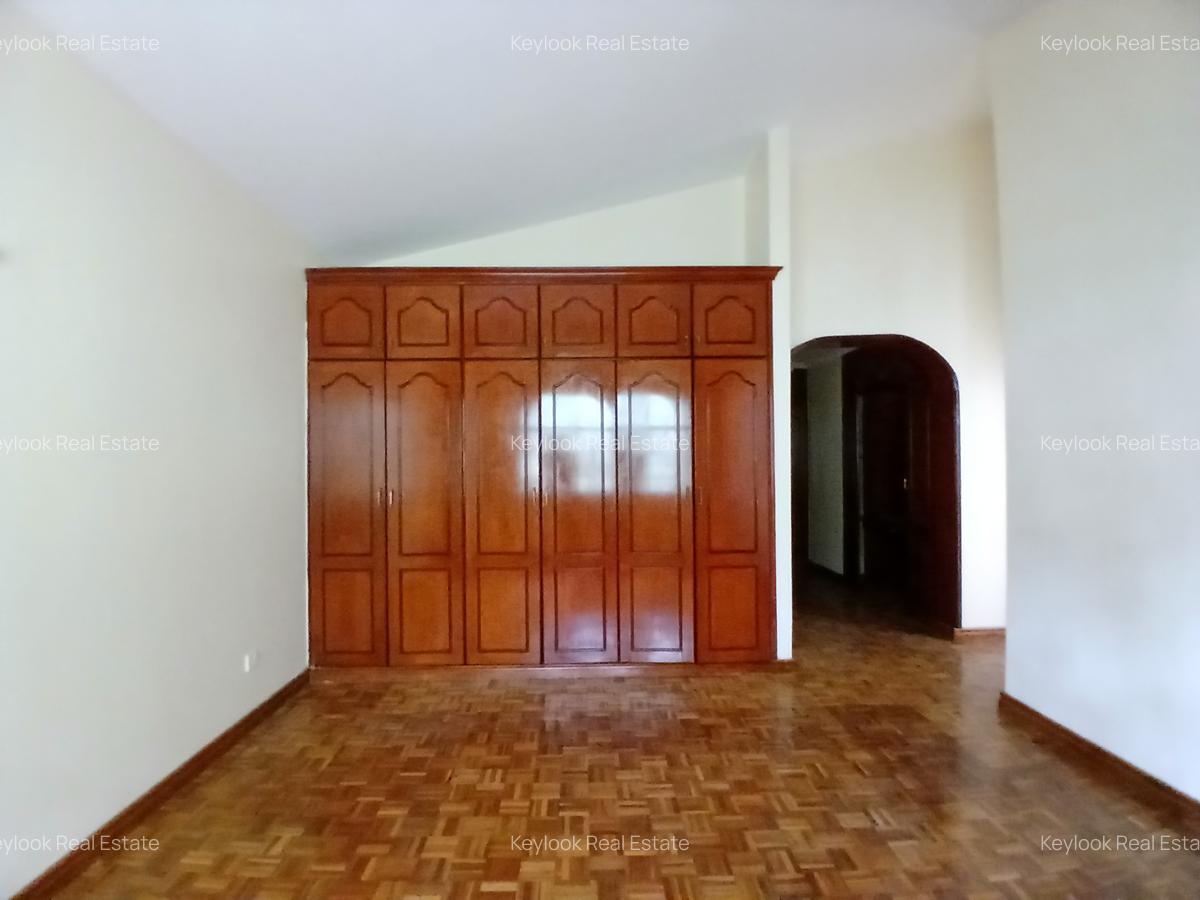 5 Bed Townhouse with En Suite at Riverside Garden - 3