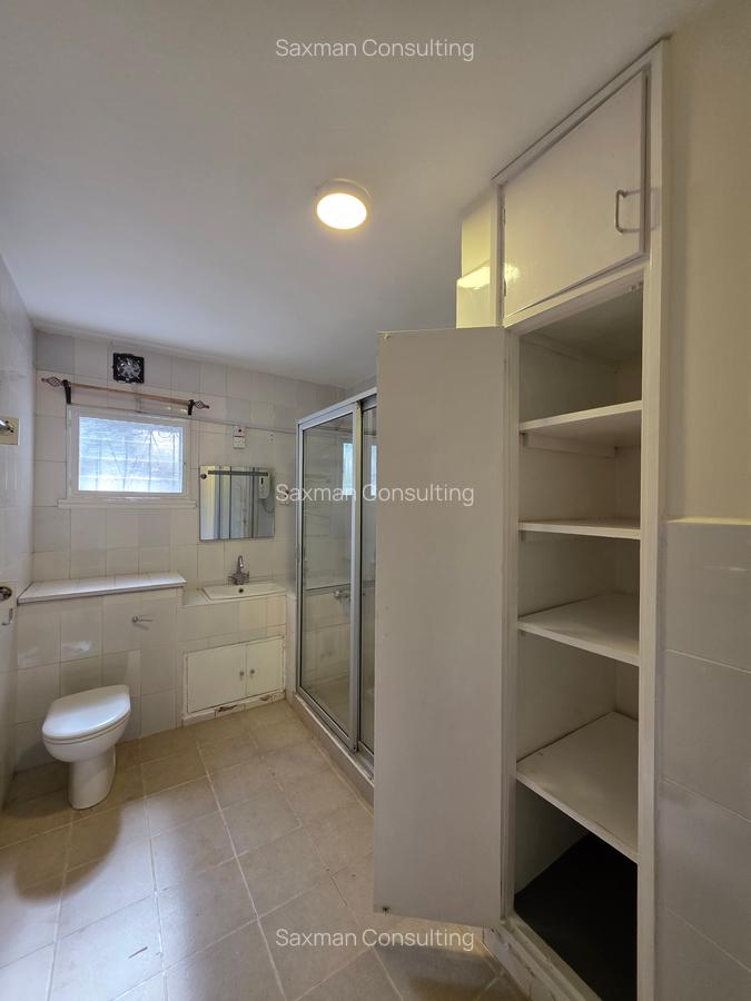 4 Bed House with En Suite in Runda - 3