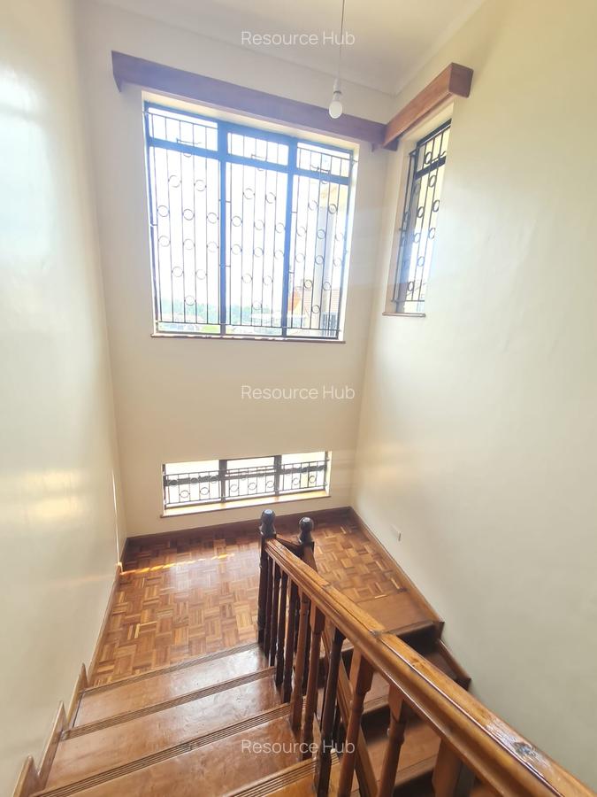 4 Bed House with En Suite at Runda - 9