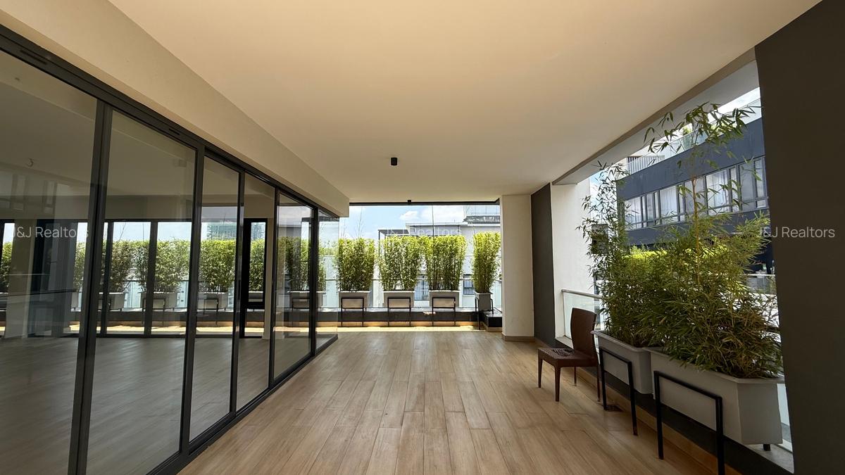 4 Bed Apartment with En Suite in Riverside - 1