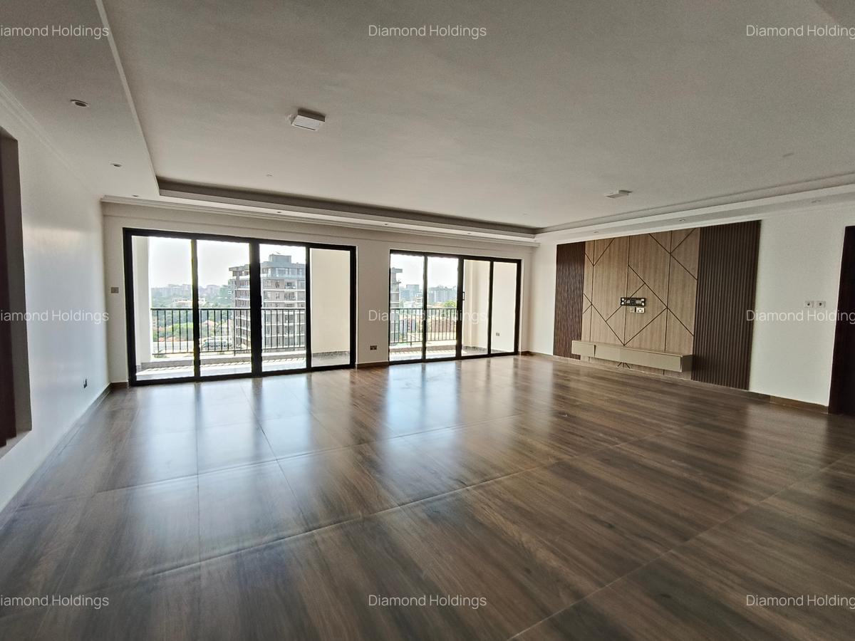 3 Bed Apartment with En Suite at Brookside - 1