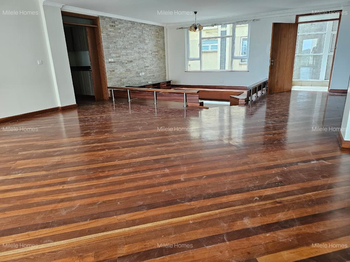 Serviced 3 Bed Apartment with En Suite in Parklands - 1