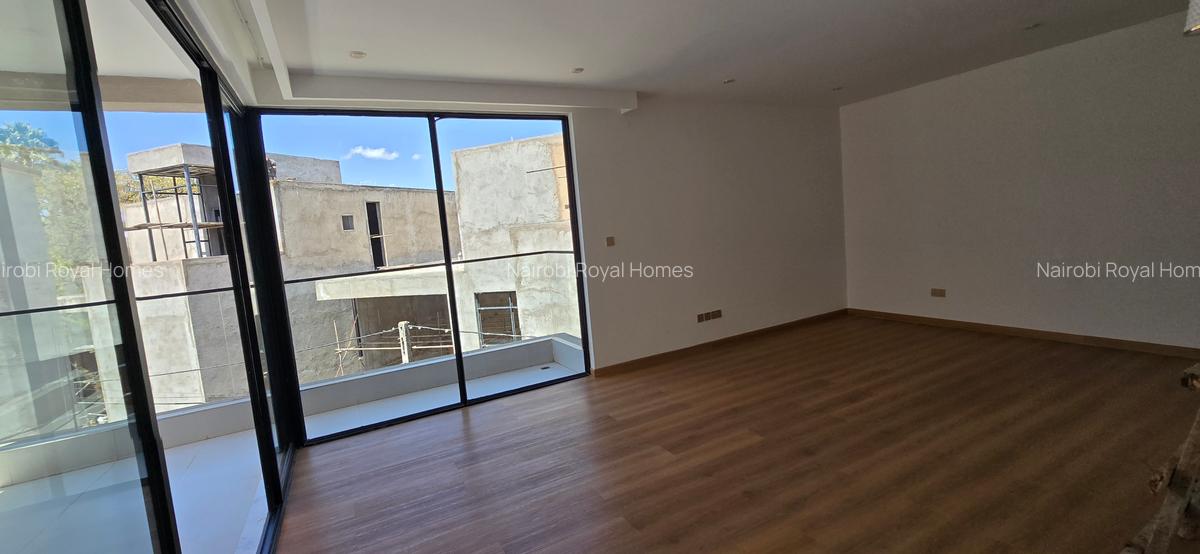 5 Bed Townhouse with En Suite at Lavington Road - 19